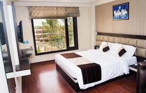  Pavilion Room, Non Smoking, City View  | Premium bedding, desk, laptop workspace, blackout drapes