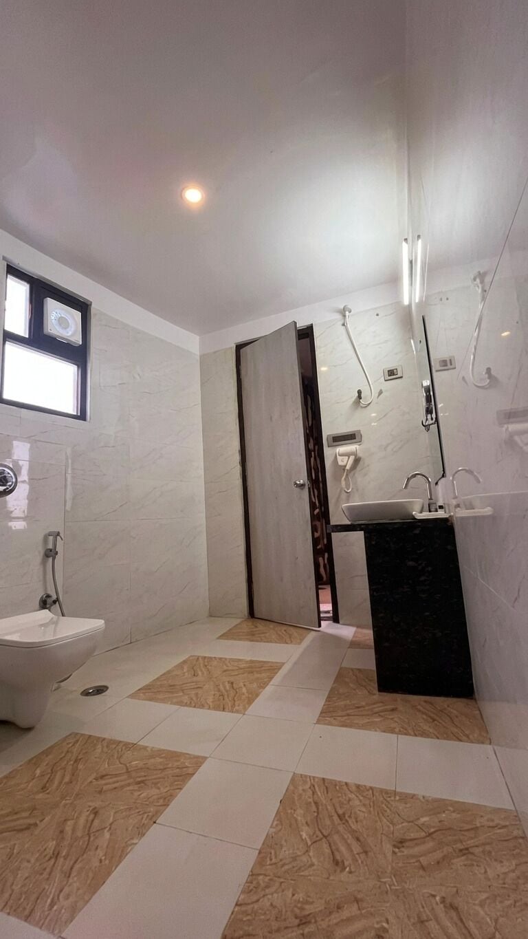 Suite Room, Non Smoking, City View | Badezimmer