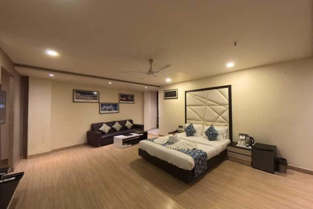 Suite Room, Non Smoking, City View | Premium bedding, desk, laptop workspace, blackout drapes