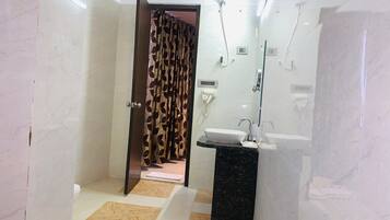 Suite Room, Non Smoking, City View | Baño