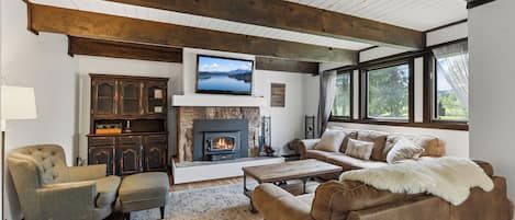 Smart TV y chimenea