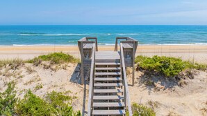 A wooden staircase leading to a beach with a clear view of the ocean. - Oceanfront, Dog Friendly Home in Avon with Boardwalk to the Beach (Avon)