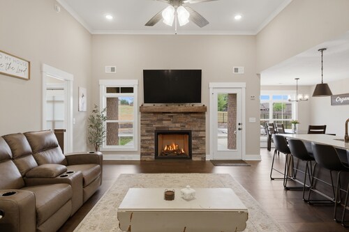 Clarksville Family Basecamp W Fireplace & Hot Tub 3 Bedroom Home