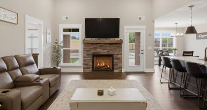 Clarksville Family Basecamp W Fireplace & Hot Tub 3 Bedroom Home