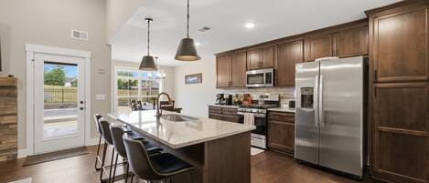 House, 3 Bedrooms | Private kitchen