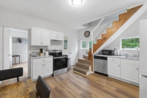 Maison, 4 chambres | Cuisine privée | Réfrigérateur, four, cafetière/bouilloire, grille-pain