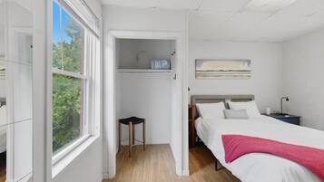 4 bedrooms, laptop workspace, free WiFi