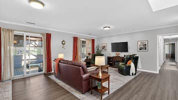 Condo, 3 Bedrooms | Living area | Smart TV, streaming services