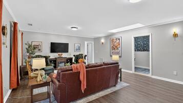 Condo, 3 Bedrooms | Living area | Smart TV, streaming services
