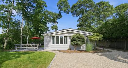 Modern Hampton Bays Cottage Near Beaches & Town 2 Bedroom Cottage