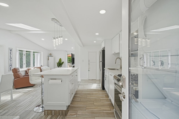 Cottage, 2 Bedrooms | Private kitchen | Coffee/tea maker, fridge, oven, toaster