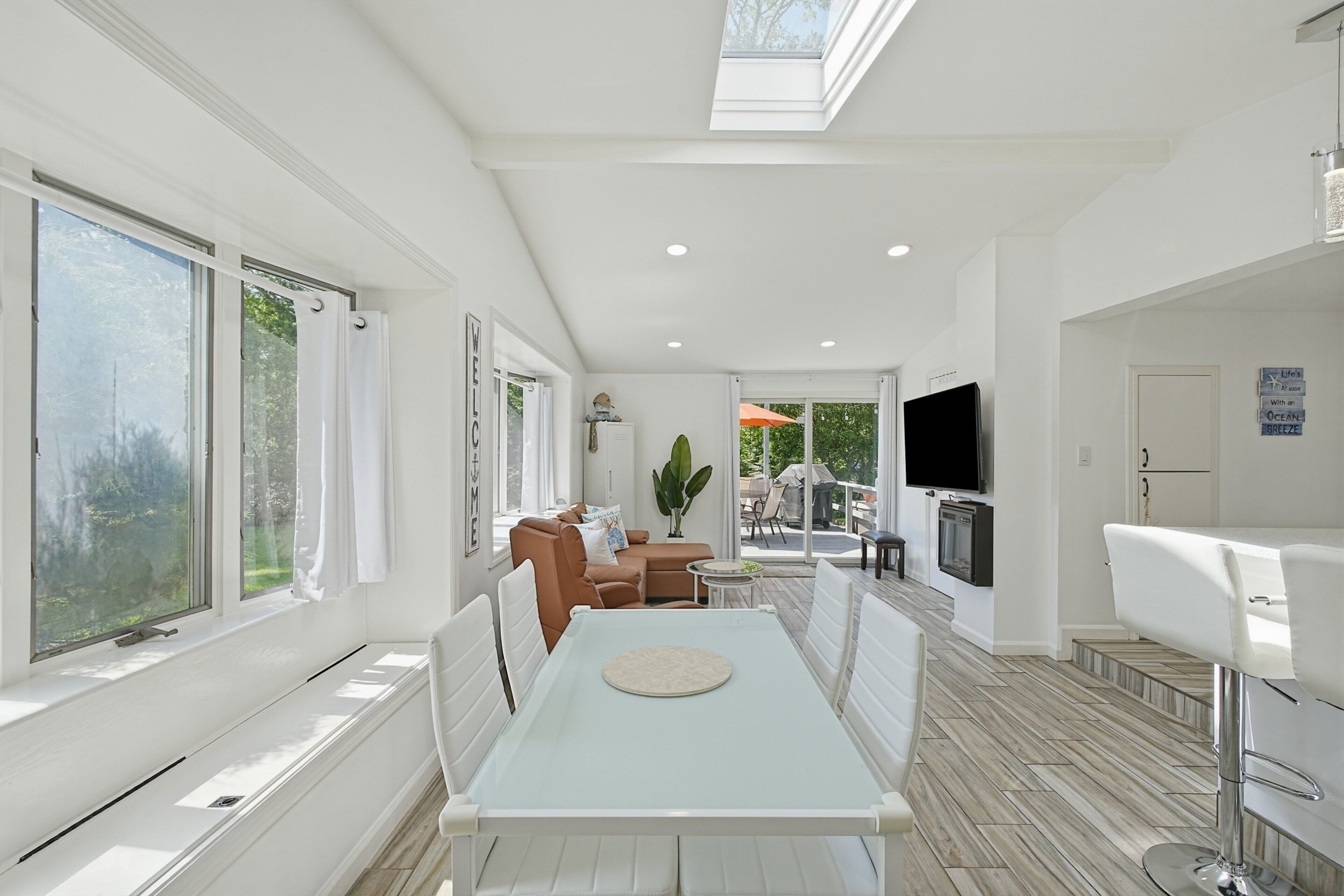 Cottage, 2 Bedrooms | Dining
