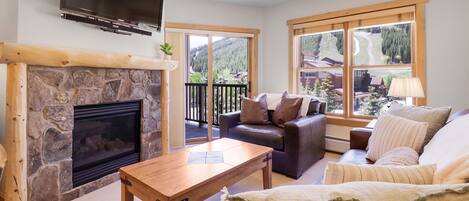 Condo, 1 Bedroom | Living area