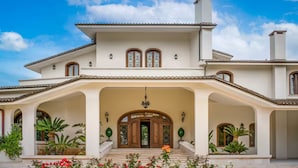 A large, two-story house with a central entrance, arched windows, and a tiled roof. - Villa Lena Puglia (Oria)