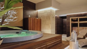 A spa area with a hot tub, wooden seating, and a wall-mounted cabinet. - Villa Lena Puglia (Oria)