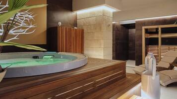 Sauna seca, banheira de hidromassagem, sauna a vapor, massagens