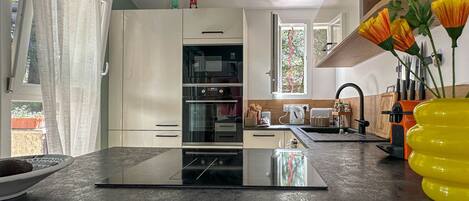 Fridge, microwave, oven, stovetop