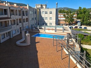A residential building with a swimming pool, balconies, and a view of the surrounding area. - Duplex pets welcome - central location (Llançà)