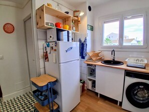 Private kitchen - Air-conditioned apartment in the heart of Mèze - 2 guests (Mèze)