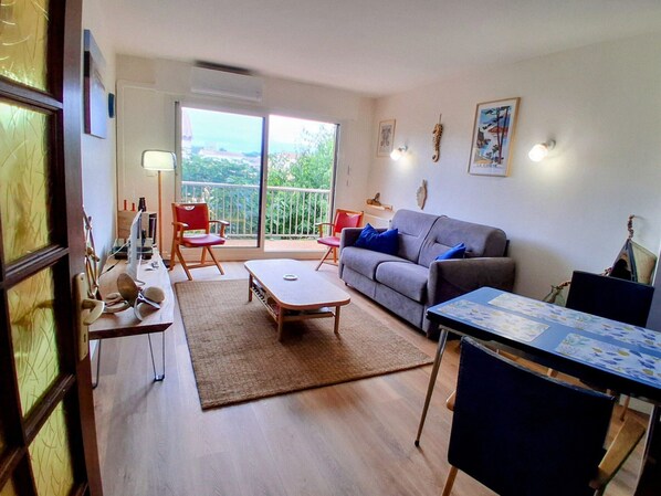 Living area - Air-conditioned apartment in the heart of Mèze - 2 guests (Mèze)