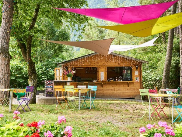Outdoor dining - Cozy chalet, pets allowed - 5 guests (Séez)