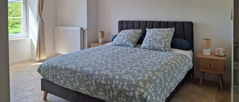 1 bedroom, internet, bed sheets