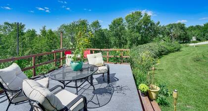 CABIN - Pet Friendly, Lake View, Patio & Deck, Trails