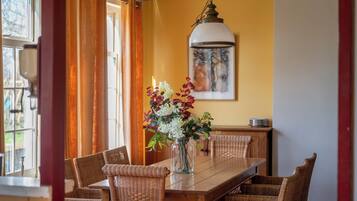 Villa | Dining