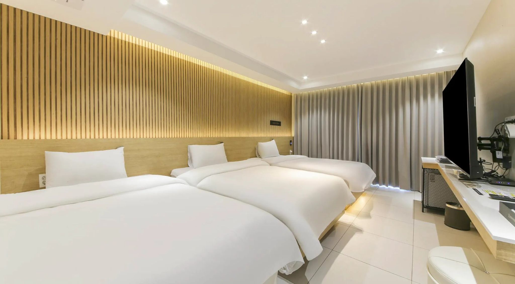 Deluxe Twin Room | Free WiFi, bed sheets