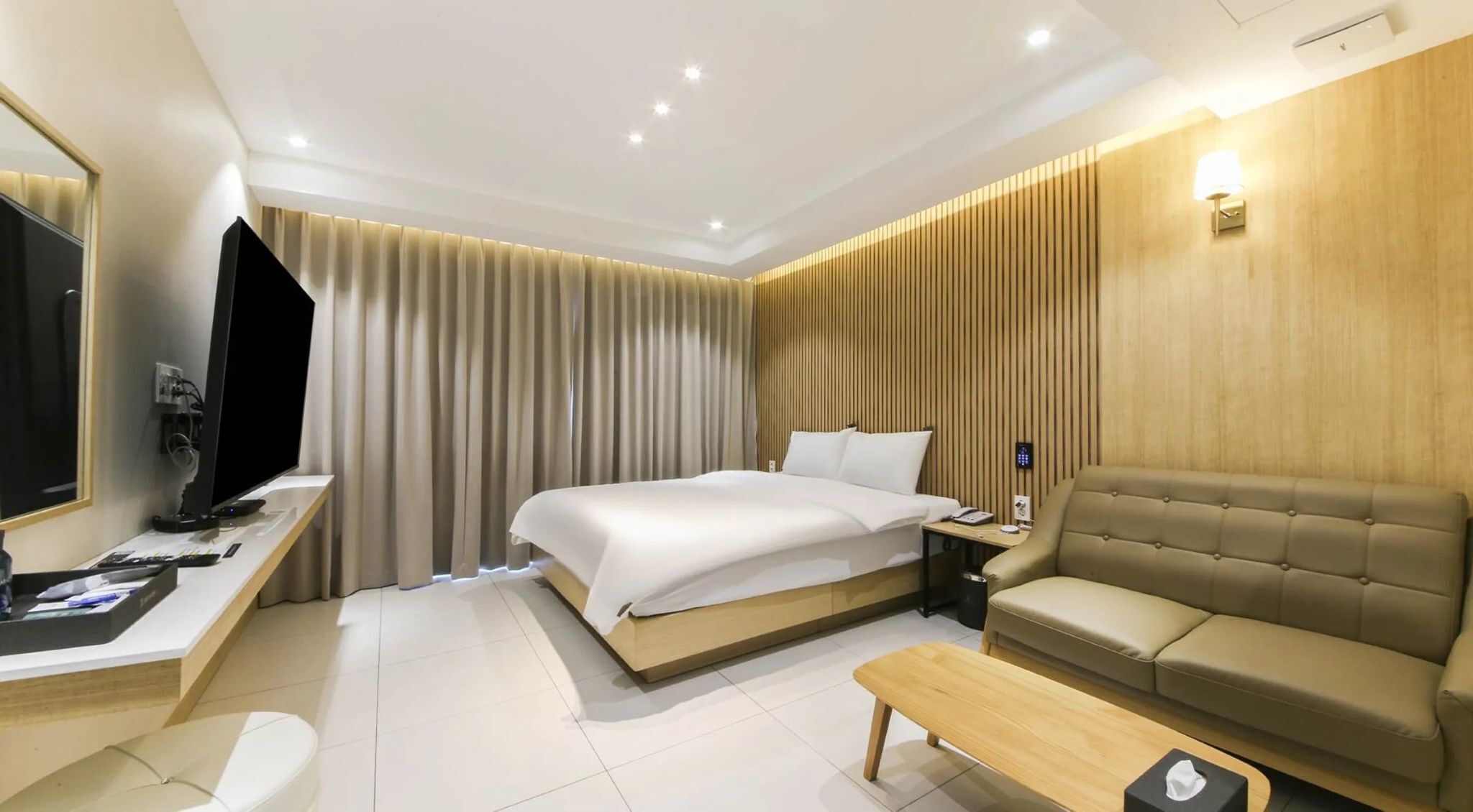 Deluxe Double Room | Free WiFi, bed sheets