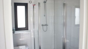 A bathroom with a glass-enclosed shower, a toilet, and a window. - Holiday Home in Otterlo With Terrace (Otterlo)