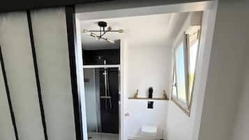 Ducha, secador de pelo, toallas