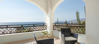 Apartment 'Family House Apartments Arkasa' with Sea View, Wi-Fi and Air Conditioning