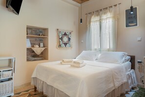 Tabla de planchar con plancha, wifi y ropa de cama 