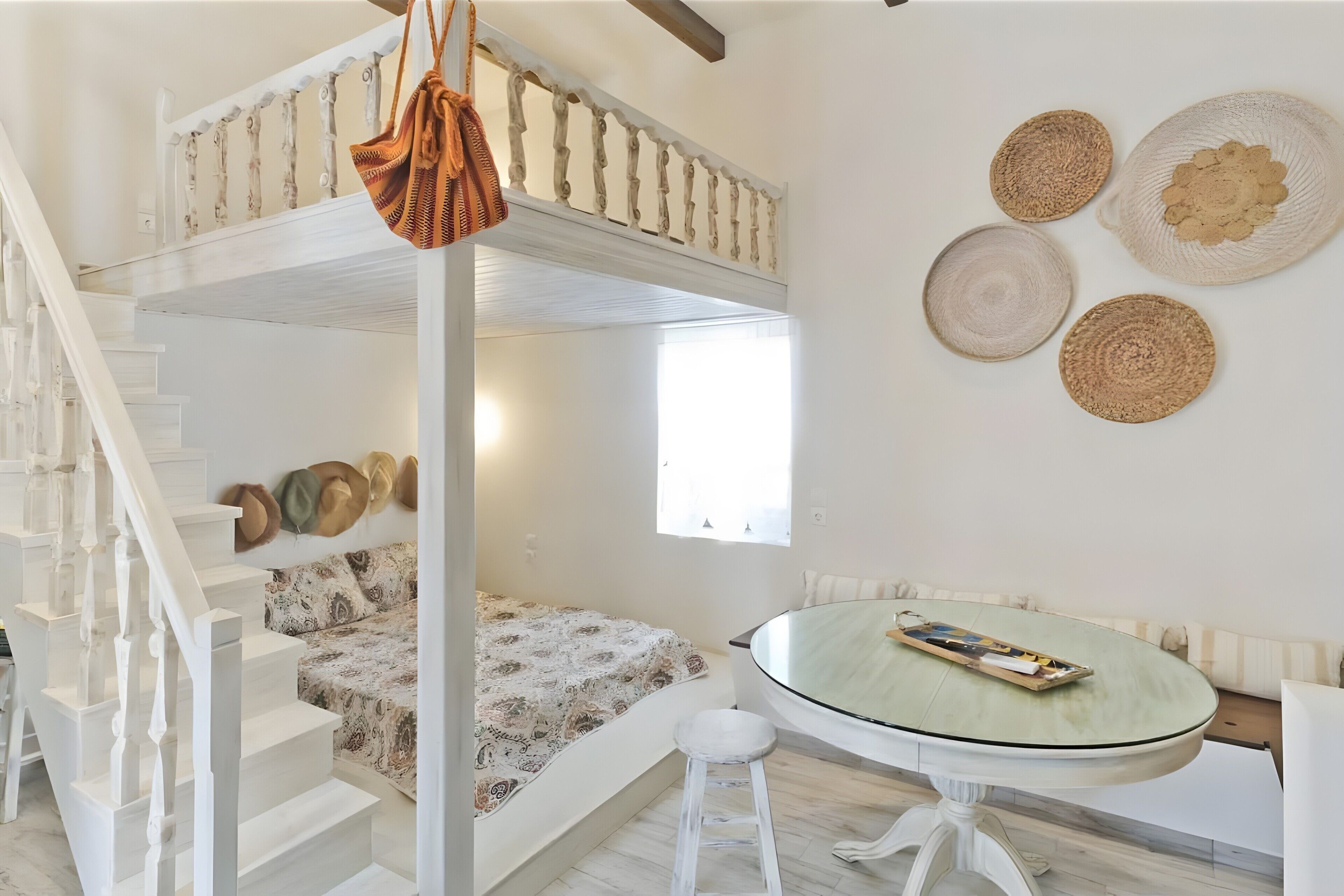 Tabla de planchar con plancha, wifi y ropa de cama 