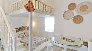 Tabla de planchar con plancha, wifi y ropa de cama