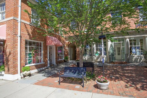 Broad Street 2 BR Apartment in the Heart of Downtown Southern Pines