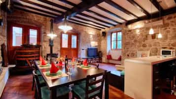 Casa (Four Bedroom House with Terrace) | Interni