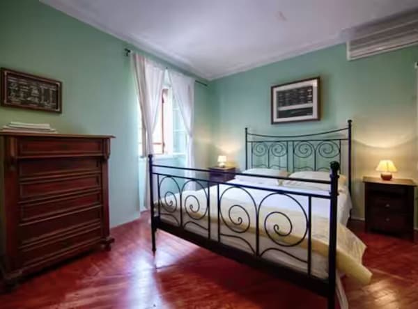 Lovely Family House Near The Sea - Komiža