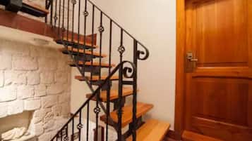 Casa (Four Bedroom House with Terrace) | Scalinata
