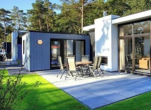 House | Outdoor dining - Holiday Home in Nijkerk With Terrace (Nijkerk)