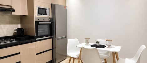 Kühlschrank, Mikrowelle, Ofen, Toaster
