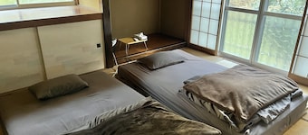 [Dogs Welcome / BBQ Allowed] A Safe, Fully Fenced Entire House Rental | Parking for 3 Cars · 10-Minute Drive to Hirizo Beach! Accommodates up to 10 guests!