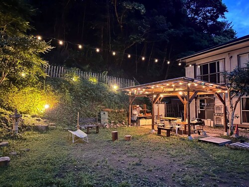 [Dogs Welcome / BBQ Allowed] A Safe, Fully Fenced Entire House Rental | Parking for 3 Cars · 10-Minute Drive to Hirizo Beach! Accommodates up to 10 guests!