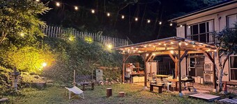 [Dogs Welcome / BBQ Allowed] A Safe, Fully Fenced Entire House Rental | Parking for 3 Cars · 10-Minute Drive to Hirizo Beach! Accommodates up to 10 guests!