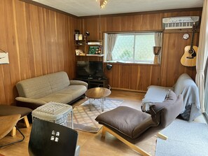 Living area - Vrbo Property (南伊豆町)