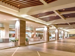Lobby - Newly Renovated Ocean with Queen Bed (Honolulu)