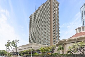Exterior - Newly Renovated Ocean with Queen Bed (Honolulu)
