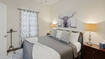 3 chambres, fer et planche à repasser, Wi-Fi gratuit, draps fournis