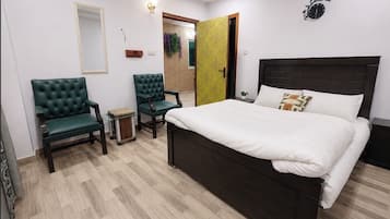 Family Double Room | Iron/ironing board, free WiFi